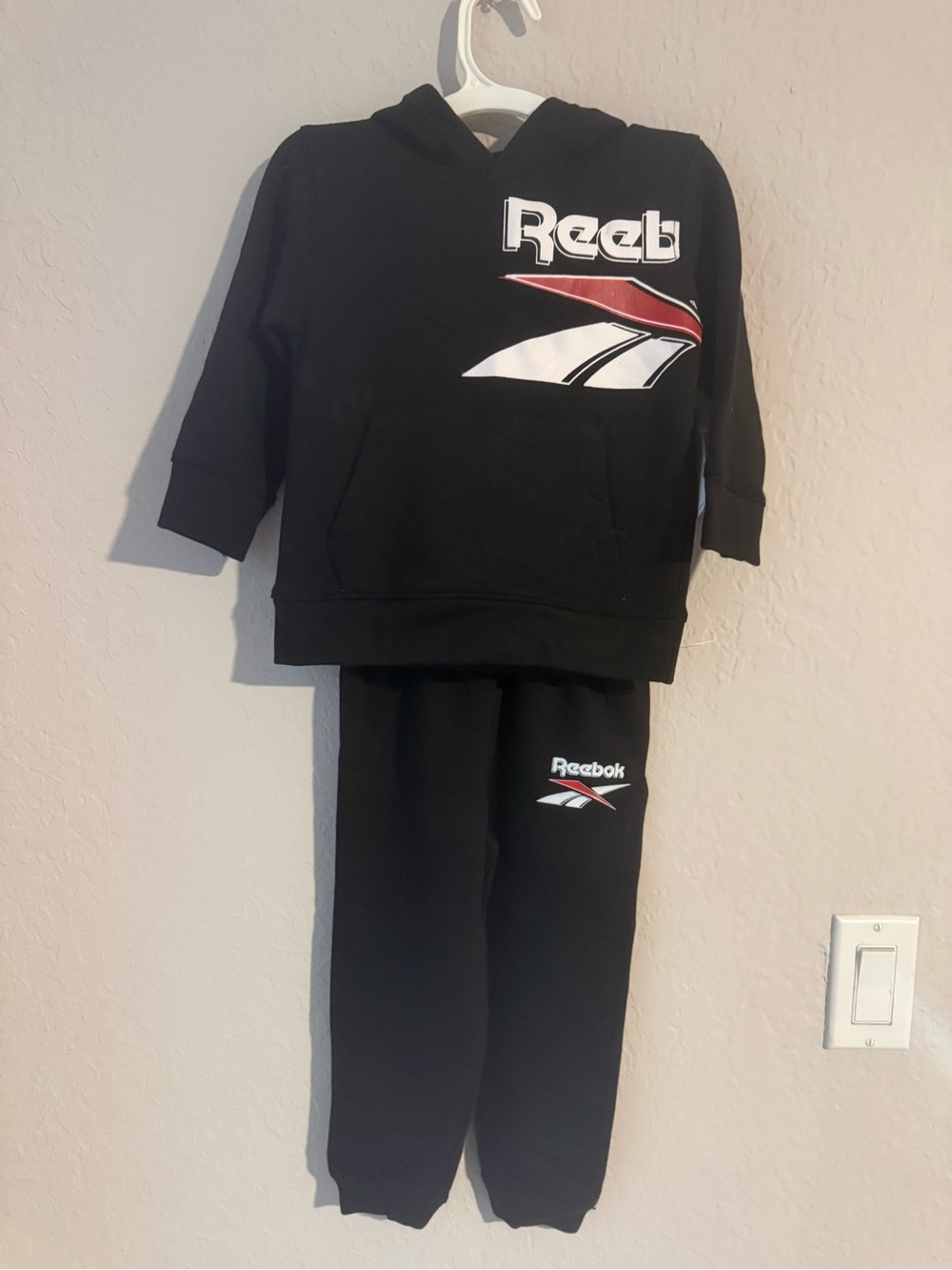 Reebok Classic Toddler Black Hoodie & Jogger Set 2T NWT